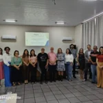Integrantes dos Conselhos Curador e Fiscal da Fundação Crê-Ser posam para foto durante cerimônia de posse em João Monlevade.